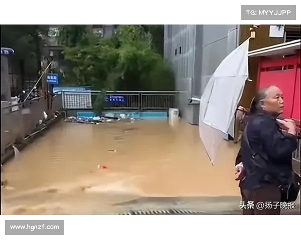 湖南龙山县遭遇特大暴雨 多地积水严重 小区地下车库被淹居民受灾严重 湖南龙山县遭遇特大暴雨 多地积水严重 小区地下车库被淹居民受灾严重